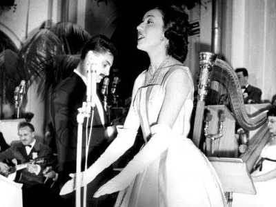 Franca Raimondi (1956) - Nel 1956 � la 24enne Franca Raimondi, originaria di Monopoli, a trionfare con �Aprite le finestre�. Un pezzo ottimista e spensierato che si inser� perfettamente nel contesto del boom economico italiano (foto di Caulfield)